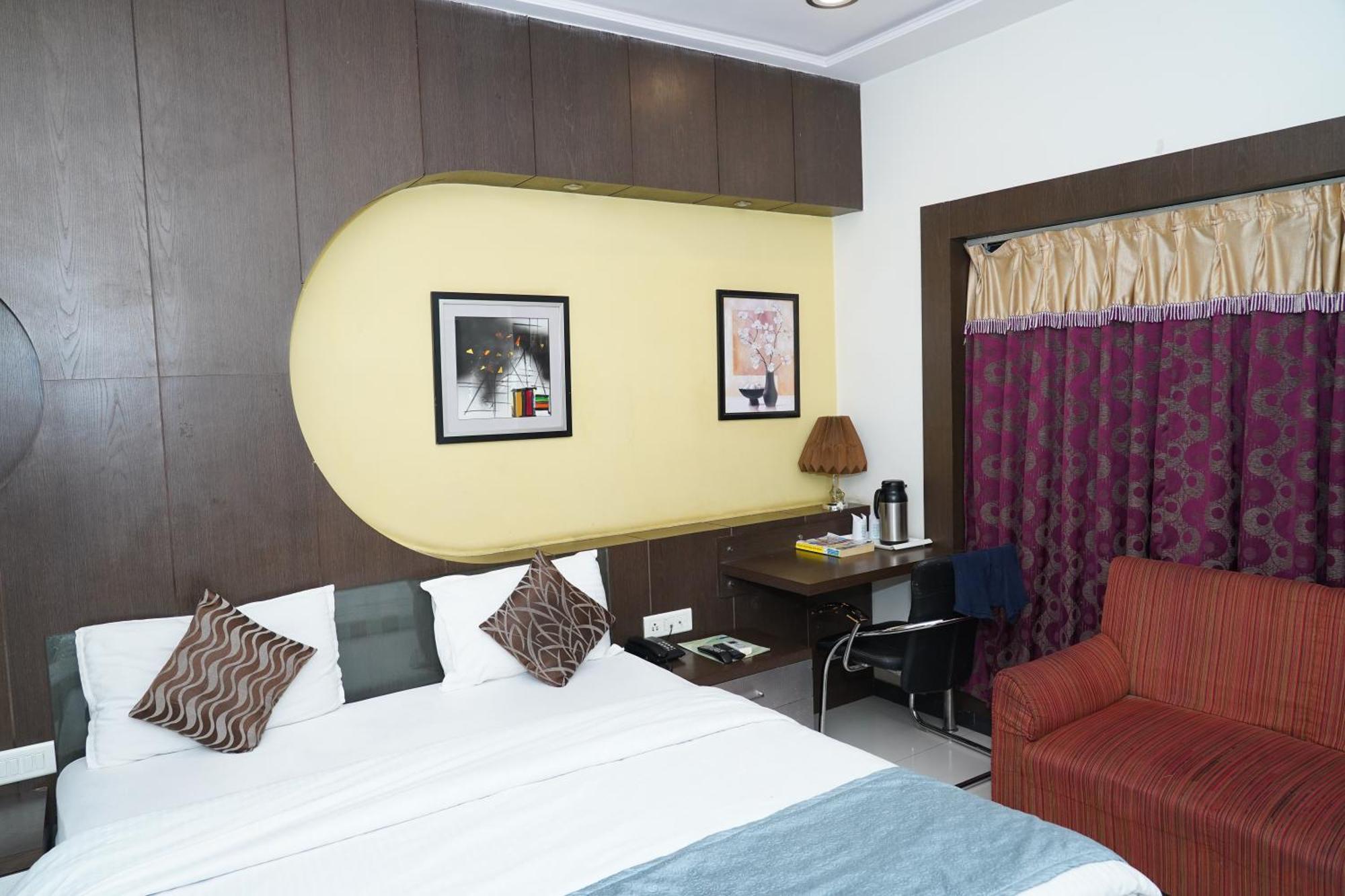 Marshall The Grand Hotel Ahmedabad Exterior foto