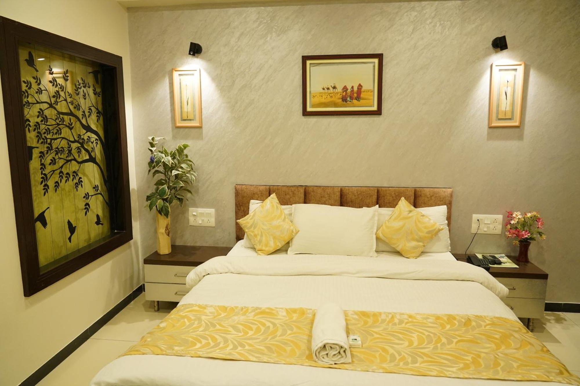 Marshall The Grand Hotel Ahmedabad Exterior foto