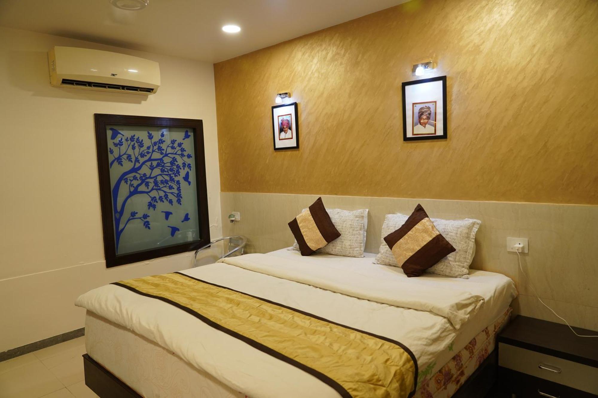 Marshall The Grand Hotel Ahmedabad Exterior foto
